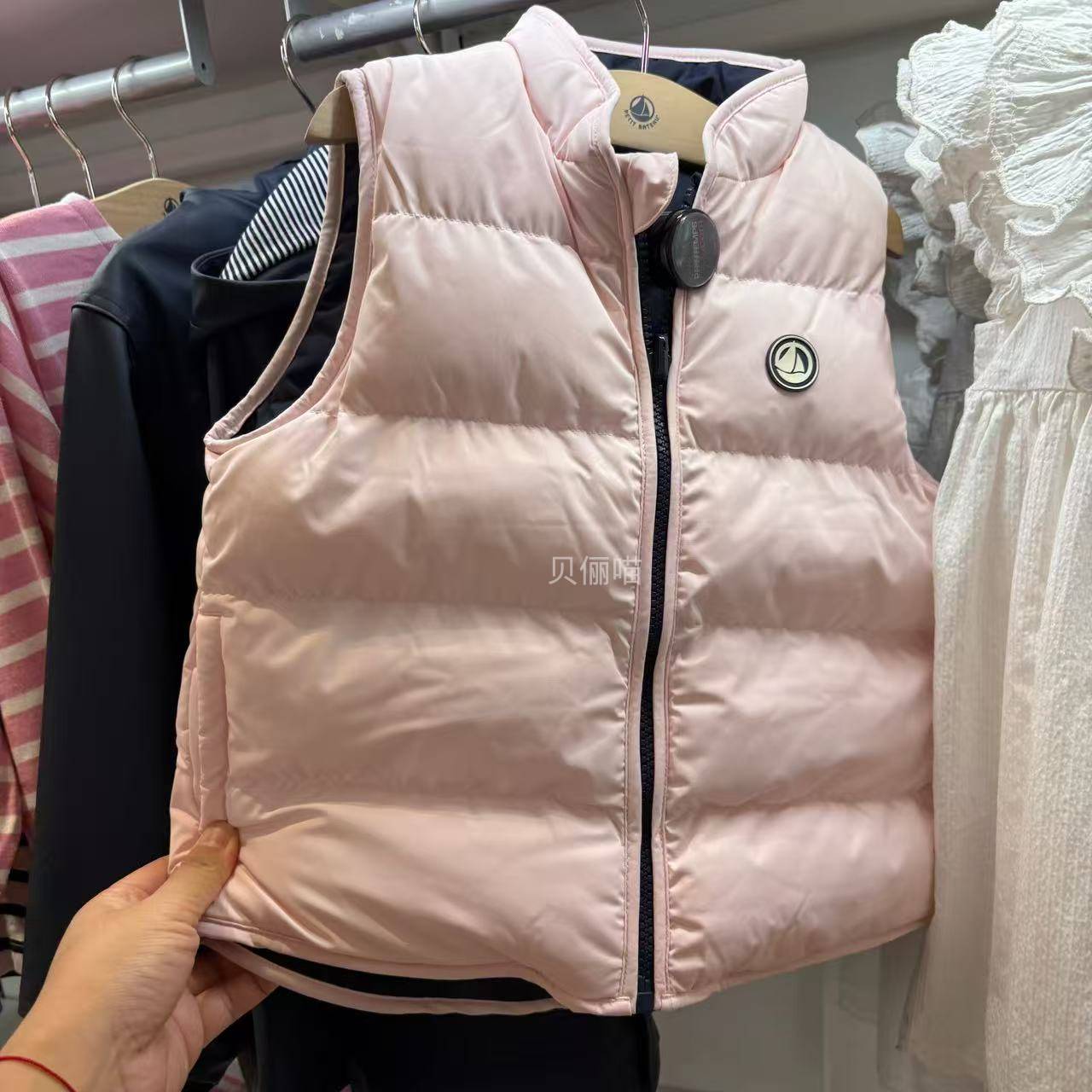 探寻时尚与温暖交融的秘诀：法国小帆船女童棉马甲