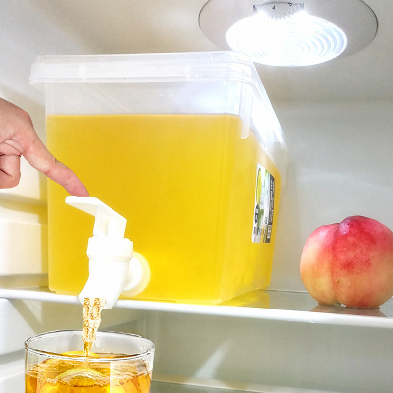 Refrigerator cold water bottle with faucet household plastic multifunctional cold water bottle juice lemonade large capacity cold water tank
