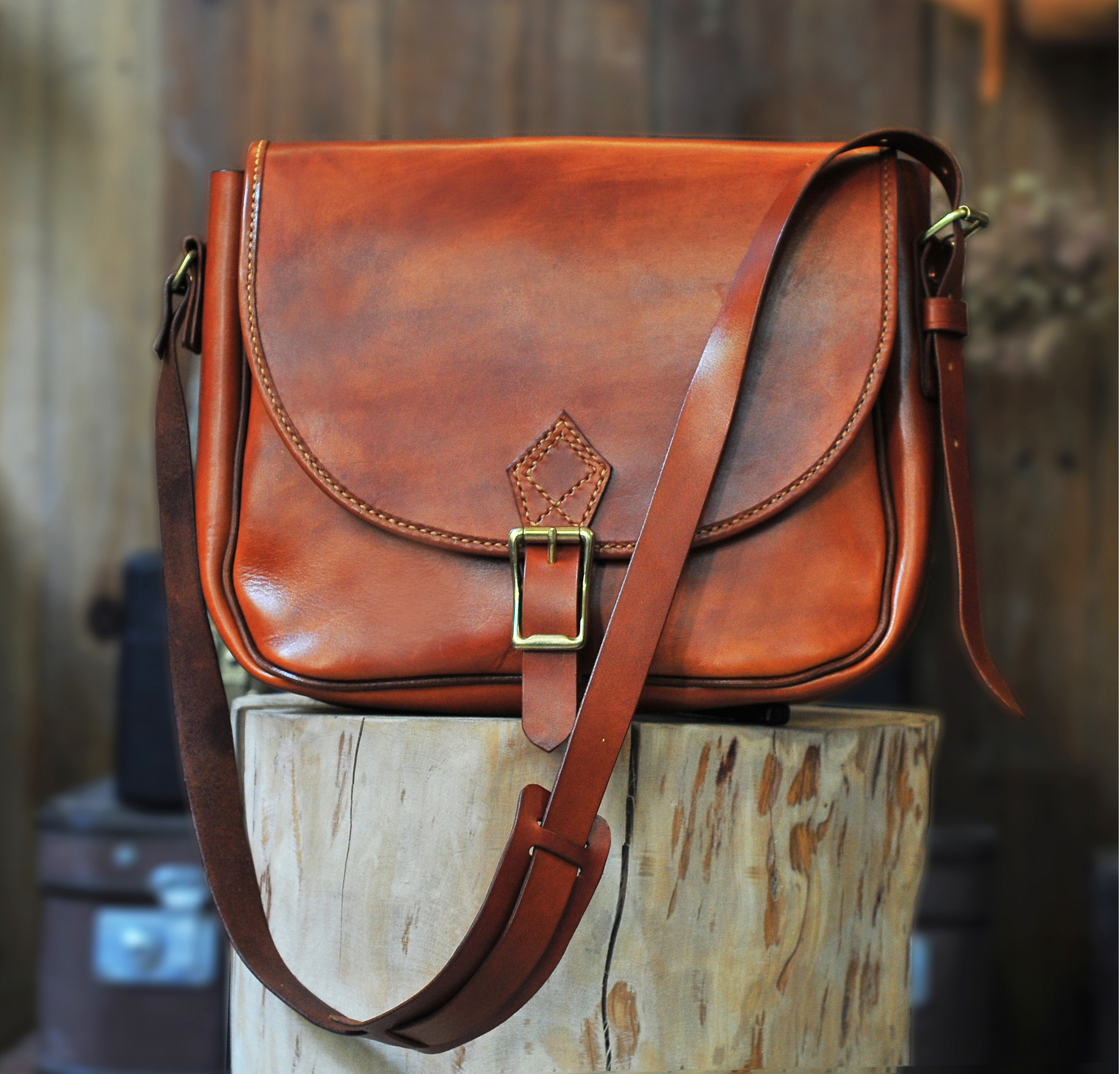 Vintage handmade leather goods American retro vegetable tanned leather shoulder bag locomotive commuting retro postman shoulder bag - Taobao