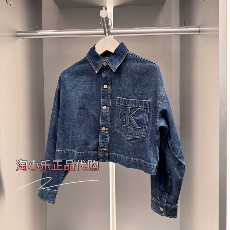 Ck Jeans Official Store Genuine 2026 Autumn Women's Embossed Letter Patch Pocket Short Denim Shirt 47H921G Ck Jeans Official Store Genuine 2026 Autumn Women's Embossed Letter Patch Pocket Short Denim Shirt 47H921G