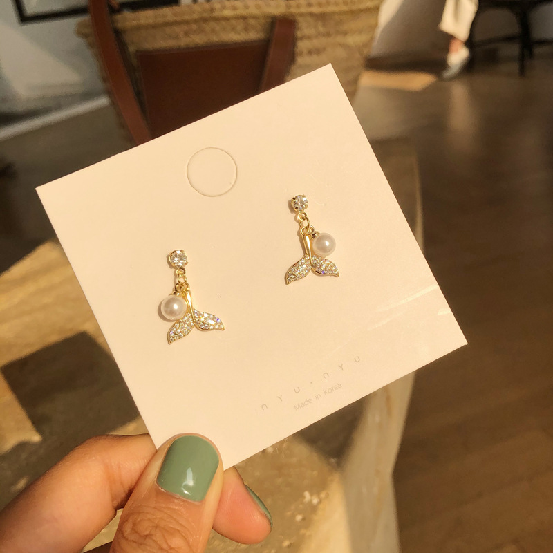 Dolphin tail pearl earrings ladylike temperament all-match 925 silver hypoallergenic design sense small ear pin earrings tide