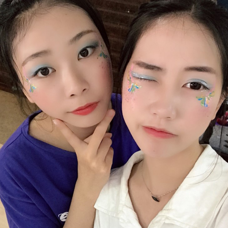 Trẻ em hiệu suất sân khấu bóng mắt góc mắt dán make-up keo dán decals cánh hoa dán mặt đồ trang sức góc bảng phấn mắt colourpop