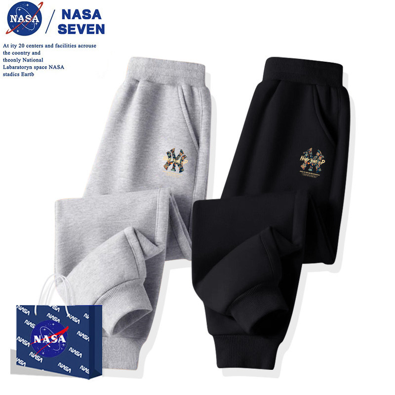 กางเกงเด็กผู้ชาย คอลเลกชันร่วม Nasa ฤดูใบไม้ผลิ–ฤดูใบไม้ร่วง ปี 2026 กางเกงกีฬาเด็กฤดูใบไม้ร่วงรุ่นใหม่ กางเกงวอร์มสำหรับเด็กผู้ชาย กางเกงขายาว