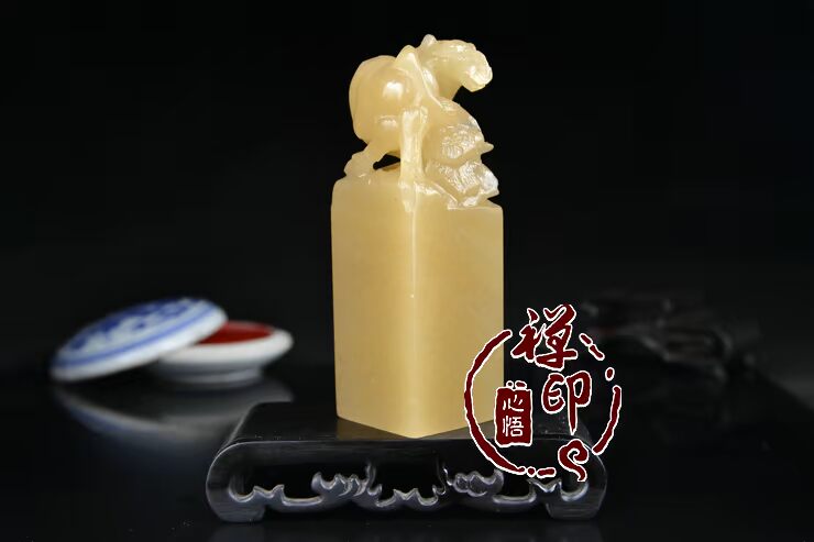 Tự nhiên Đan Đông Đá Đông Lạnh Ngựa Hoàng Đạo Seal Đá Đá Đá Khắc Tùy Chỉnh Thư Pháp Sơn Tên Con Dấu Món Quà vòng phong thuỷ