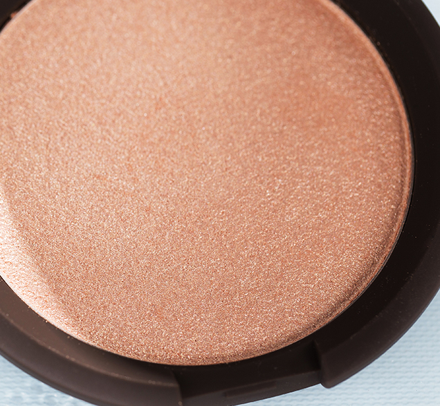 Một độ sâu ánh sáng cao như biển ~ Becca bột ánh sáng cao Champagne Pop sâm banh bong bóng 8g phấn bắt sáng wet n wild