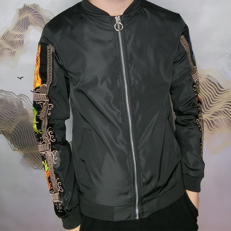 Nhanh tay đỏ người đàn ông Xianyang với người đàn ông đứng cổ áo jacket xu hướng đẹp trai mỏng mỏng dây kéo áo thêu áo khoác