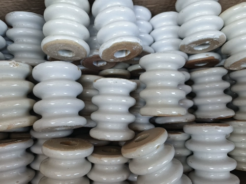 Изолятор связи с изолятором иглазатором сангура