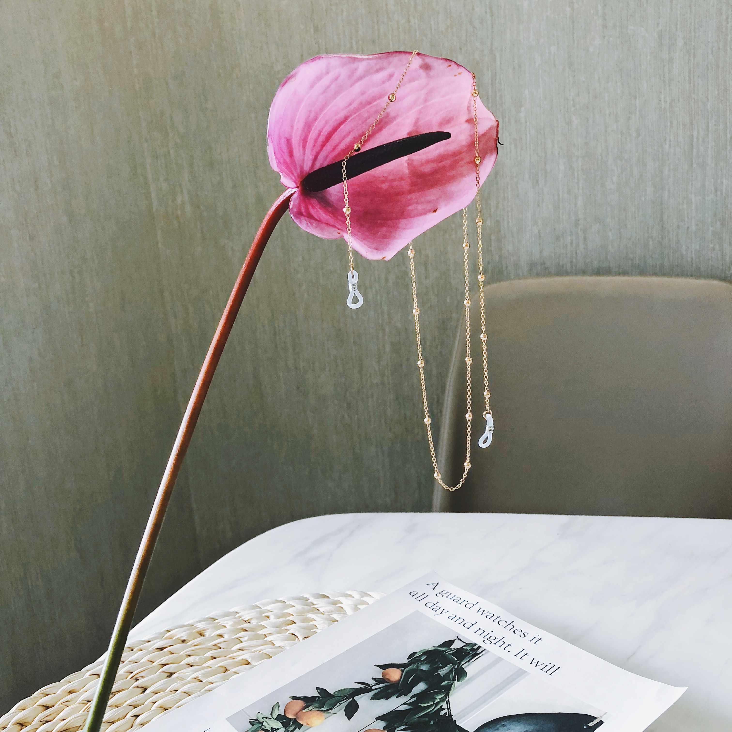 Phiên bản tiếng Hàn của retro retro gió gió mạng vành đai đỏ đeo kính nữ đeo cổ kính râm chuỗi nam ulzzang kính đen