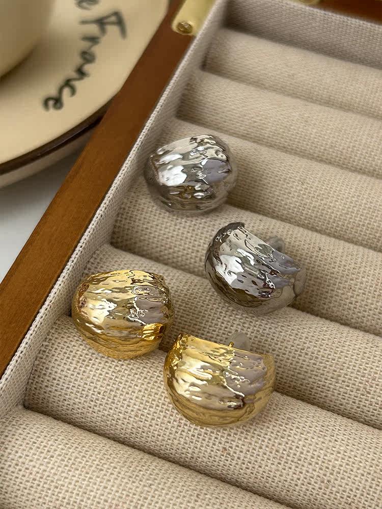 Metal texture European and American niche design no ear piercing ear clip mosquito coil plate female simple retro cold wind round earrings