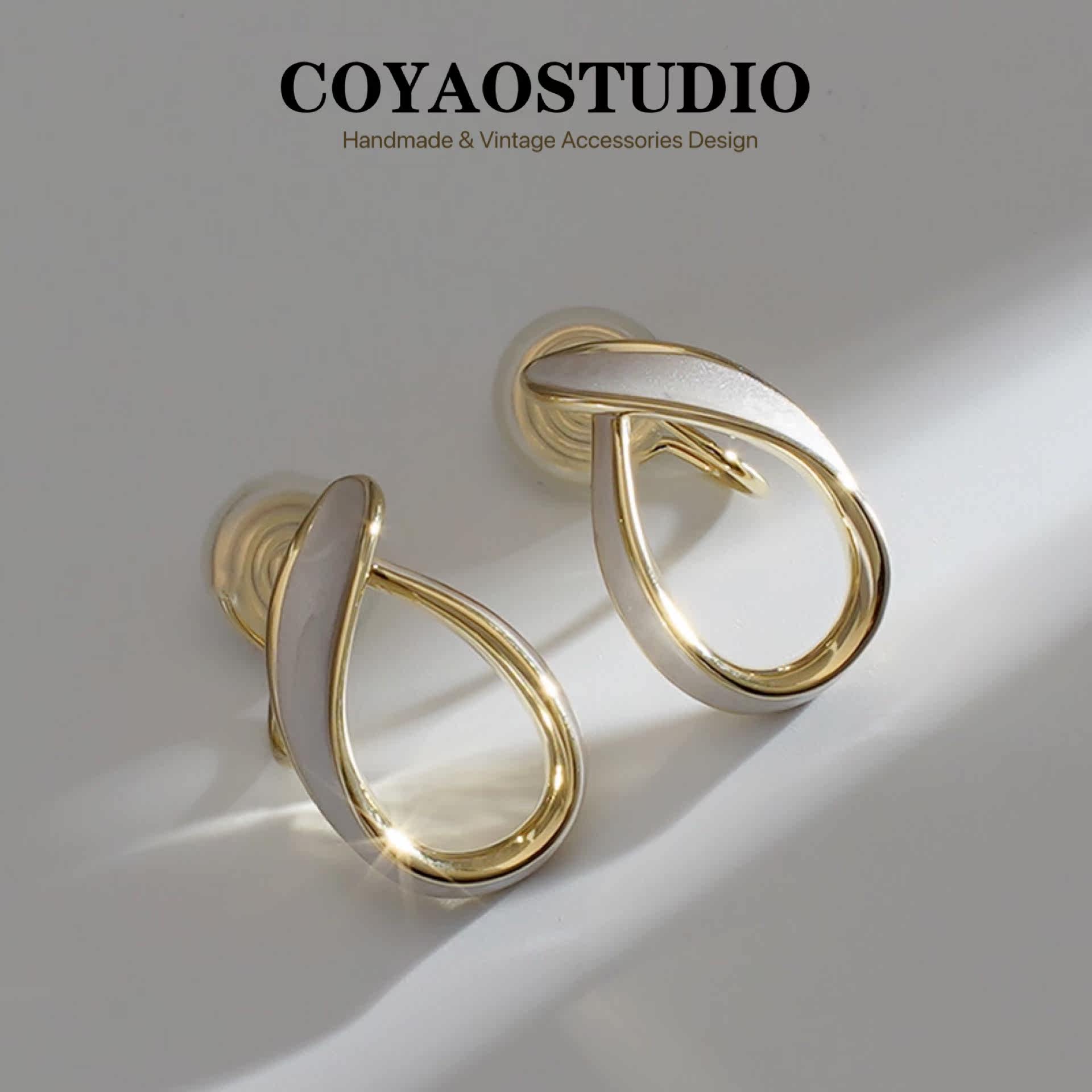 Sweet and gentle creamy white bow stud earrings temperament wild French high-end senseless ear pierced ear clip mosquito incense plate