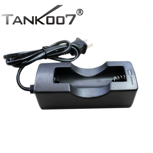 TANK007 Фонарь, литиевые батарейки, зарядное устройство