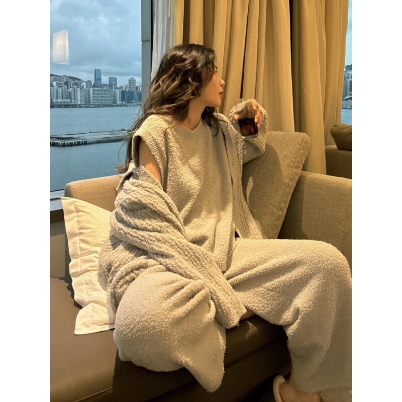 Simple and High-End Light Luxury Half-Velvet Pajamas for Women, New Winter Thickened Warm Knit Loungewear Three-Piece Set Simple and High-End Light Luxury Half-Velvet Pajamas for Women, New Winter Thickened Warm Knit Loungewear Three-Piece Set