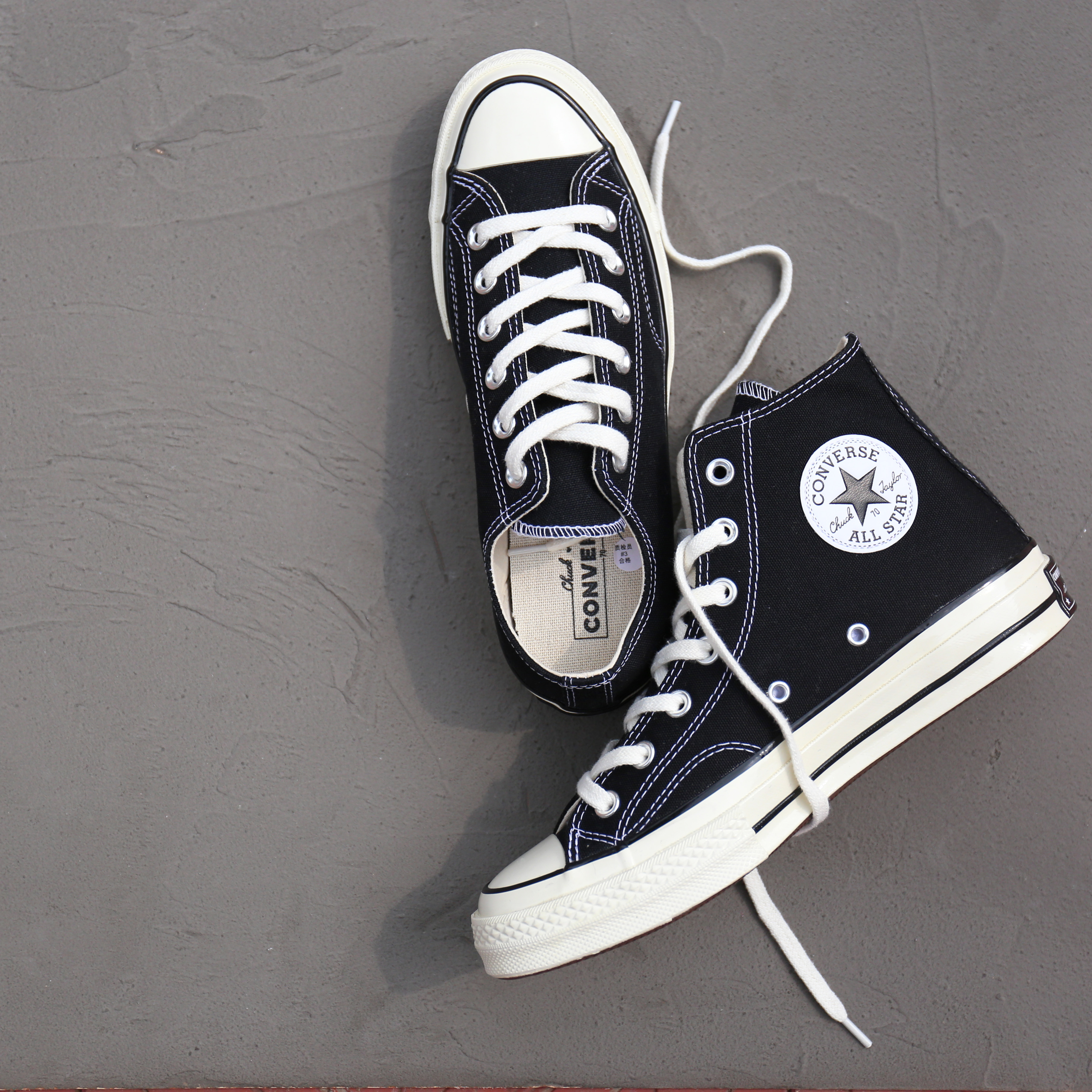 naked-converse-women