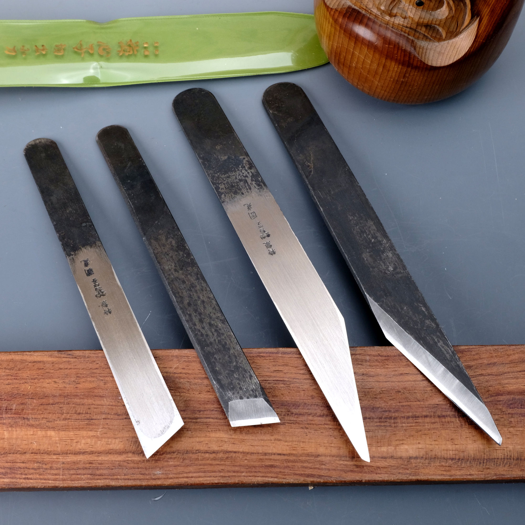 Japan's plum hearts cut out with a small knife hand slapped with a diagonal opening knife carpentry knife grafting knife-sharpened knife An came to green paper steel