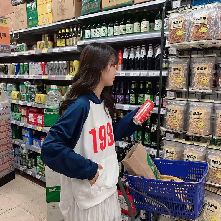 Mùa thu nữ phiên bản Hàn Quốc in kỹ thuật số màu tương phản lỏng áo len trùm đầu áo khoác raglan tay áo sinh viên