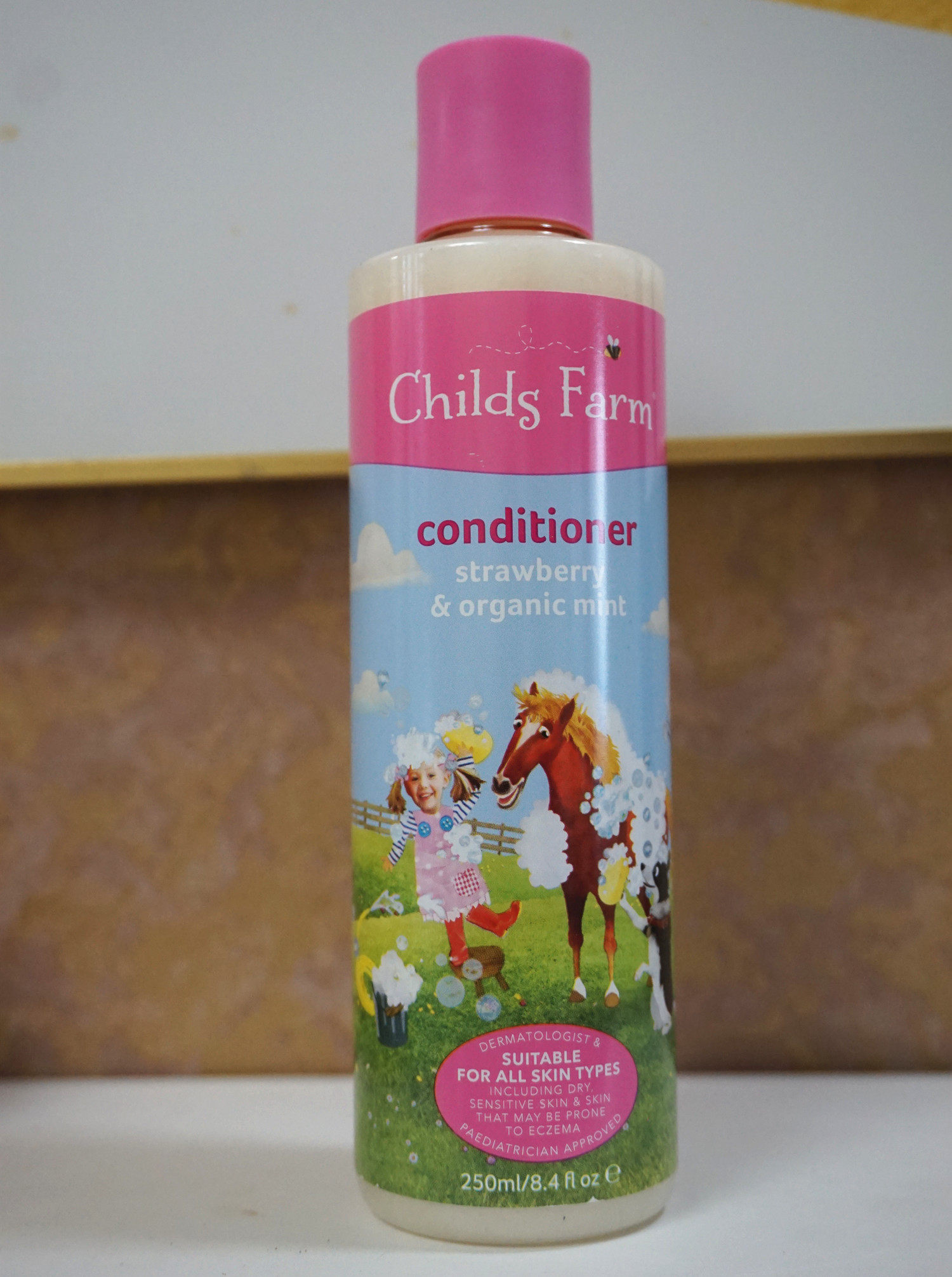 British Childs Farm children farm strawberry and natural mint smooth without knotted hair conditioner 250ml