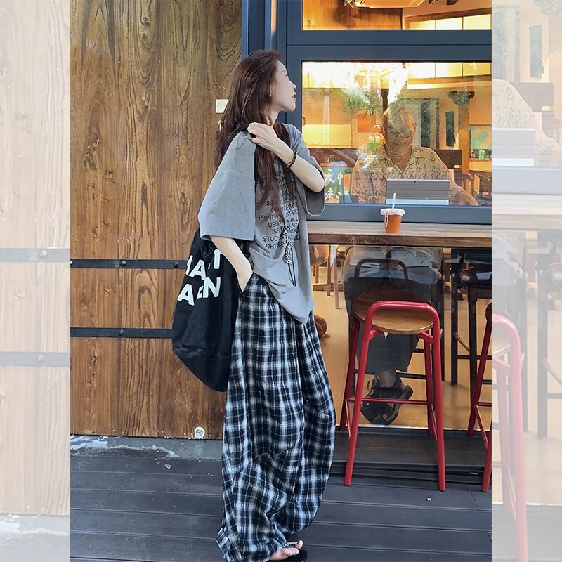 A Very Stylish Summer Outfit: a Set of High-End Women's Short-Sleeved T-Shirt and Plaid Wide-Leg Pants Two-Piece Suit A Very Stylish Summer Outfit: a Set of High-End Women's Short-Sleeved T-Shirt and Plaid Wide-Leg Pants Two-Piece Suit