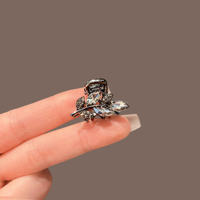 High-End Leaf-Shaped Rhinestone Mini Hair Clip for Bangs, Trendy Hair Accessory, Small Hair Clip for Women High-End Leaf-Shaped Rhinestone Mini Hair Clip for Bangs, Trendy Hair Accessory, Small Hair Clip for Women