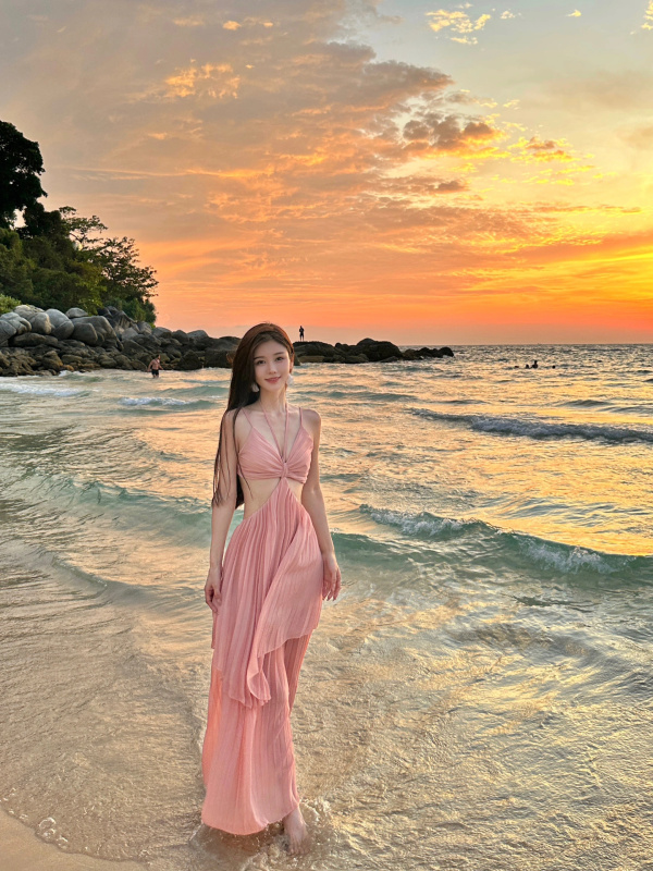Hainan Sanya Seaside Vacation Beach Dress Yunnan Travel Photo Shoot Super Fairy-Like French Backless Halter Neck Strap Dress Hainan Sanya Seaside Vacation Beach Dress Yunnan Travel Photo Shoot Super Fairy-Like French Backless Halter Neck Strap Dress