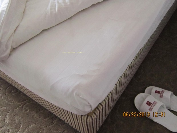 Bệnh viện khách sạn bệnh viện bộ đồ giường linen quilt cover quilt cover cotton polyester cotton mã hóa trắng bông đặc biệt