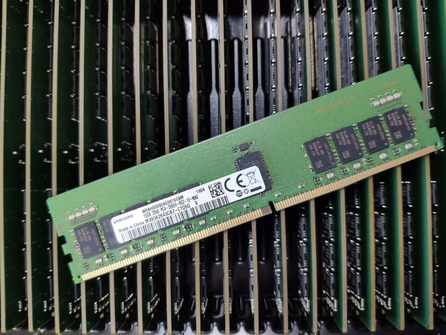 Samsung M393A2K43CB2-CTD6Q 16G DDR4 REG ECC 2RX8 PC4 2666V Memory