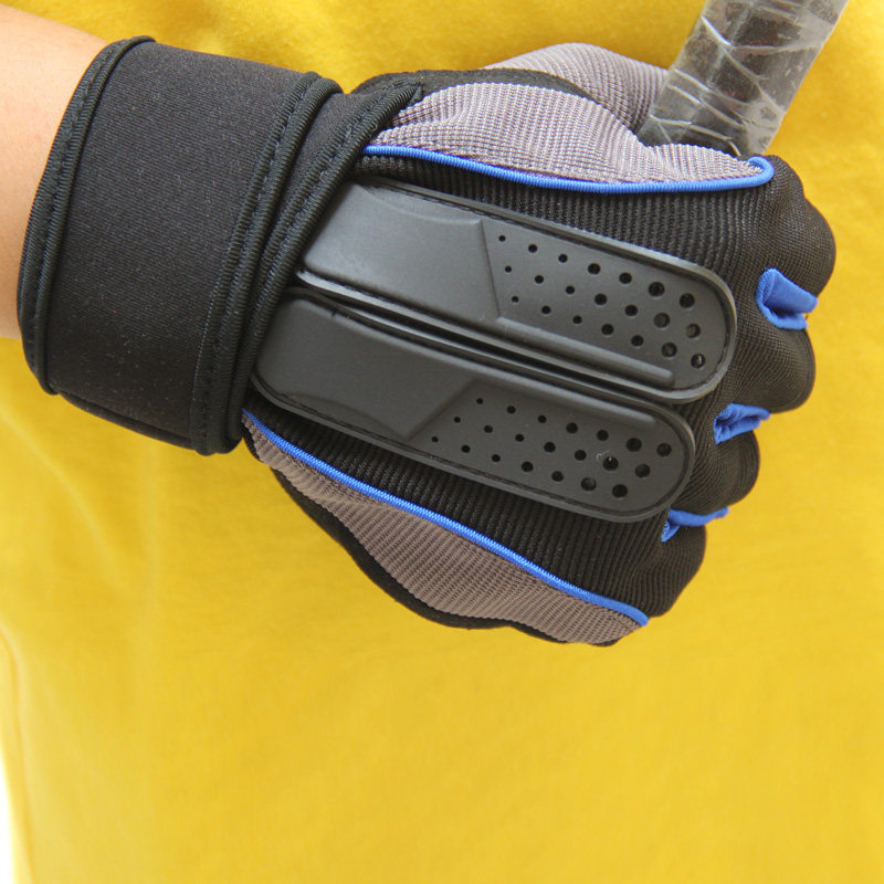 Спортивные перчатки для тренировок