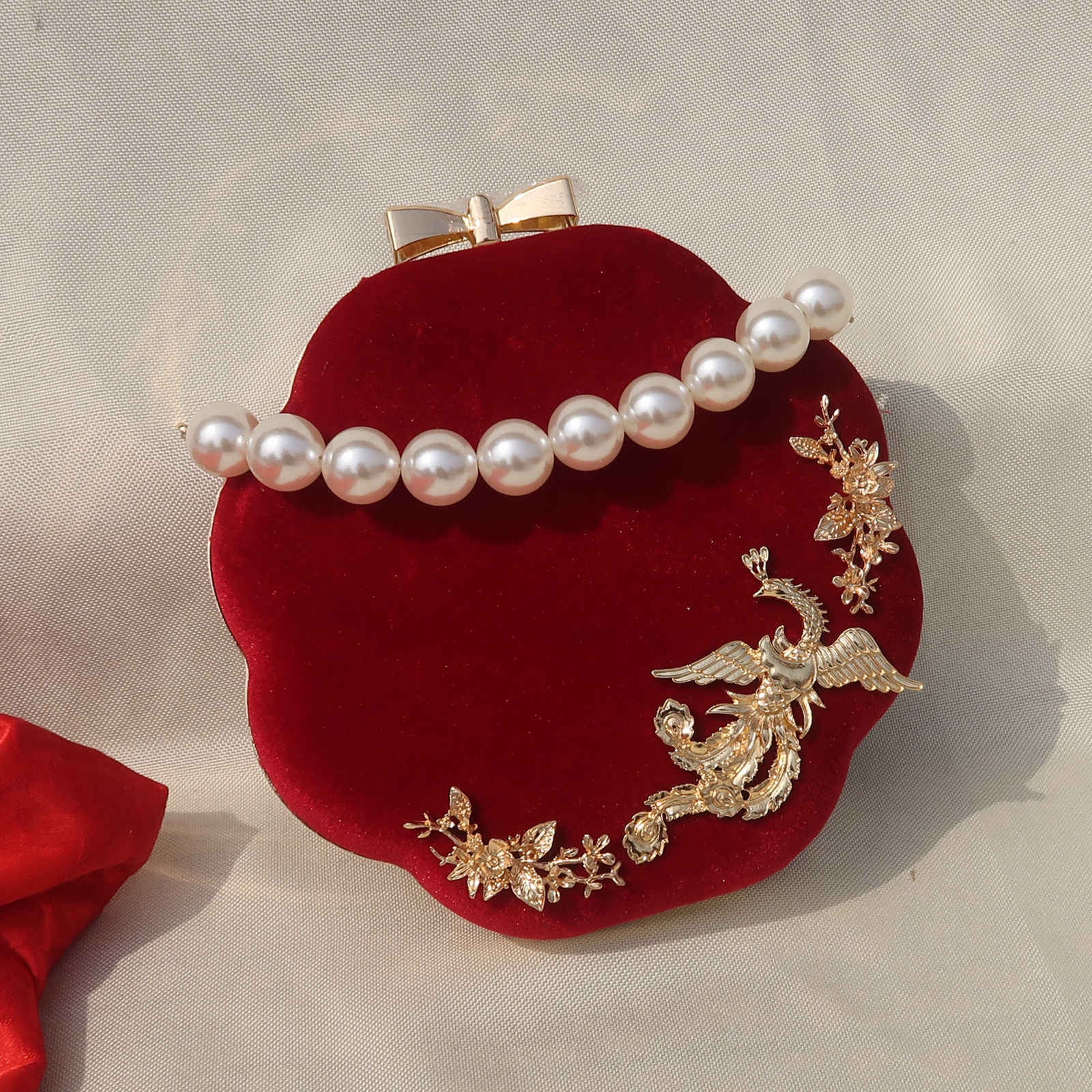 Hand red velvet mouth gold banquet bag bag bag bag bag girl bride Xiuhe retro bag bag bag