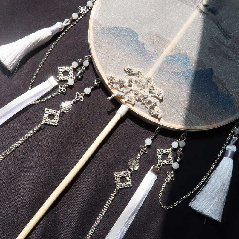 Cloud is not known for long handle group fan finished goods ancient wind Han clothes accessories Flow Su Palace fan breaking cloud fan handmade photography