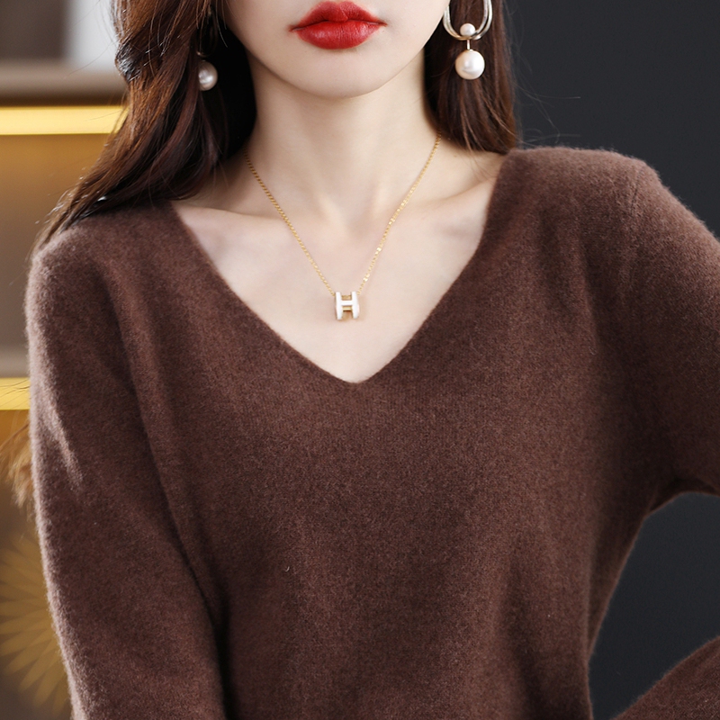 2023 New Spring and Autumn V-Neck Wool Sweater for Women, Thin Knit Pullover, Loose Base Shirt, Short Cashmere Solid Color