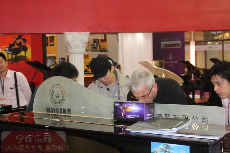 Pearl River Piano Phiên bản thăng hoa Witten WAYCOMM PD120N1 với một cây đàn piano uốn cong giảm dần - dương cầm piano mini