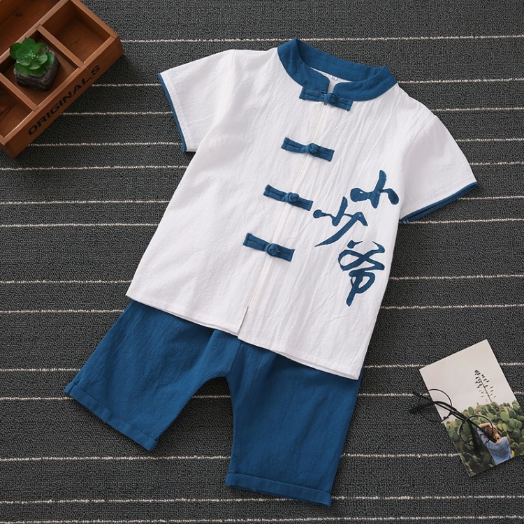Chàng trai ăn mặc cổ áo thạc sĩ phù hợp với chiếc váy trẻ em mùa hè cậu bé Tang váy bông và lanh hai mảnh đặt con cái gió của Trung Quốc.