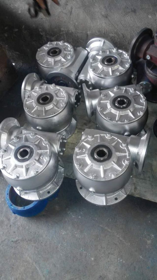 焊接滚轮架20吨自调式双排轮RD减速机:焊接设备的技术突破与工业应用