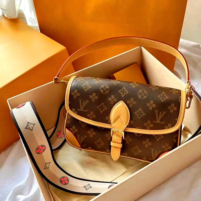 Hong Kong Genuine 2026 New Model Genuine Leather Diane Women's Bag Monogram Baguette Bag Crossbody Underarm Bag Retro Messenger Bag