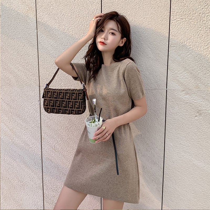 Korean law-style small crowdsourced 2022 new spring and autumn temperament collection with slim and little fragrant wind in long version A-character dress
