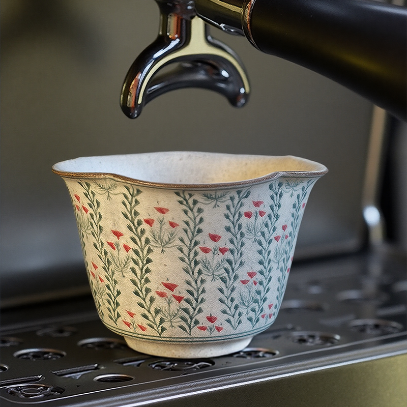 [High-Quality] Vintage-Style Floral Hand-Painted Ceramic Retro Flower-Mouth Coffee Cup, Pig-Mouth Cup, Latte Art Cup, High-End