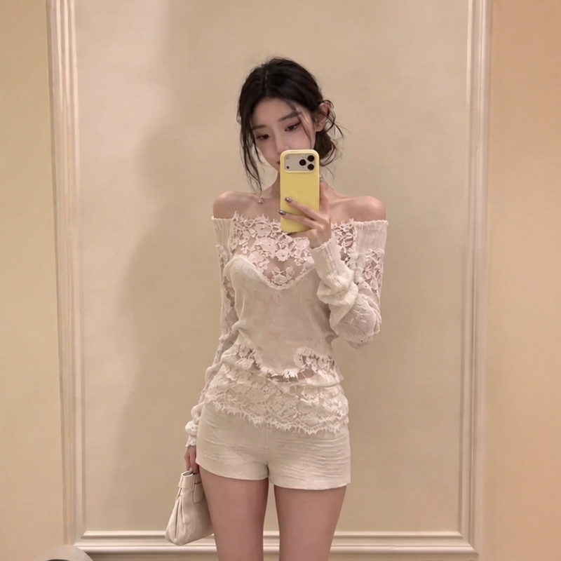 Lace Patchwork Off-Shoulder Knit Top for Women, New Autumn French Style, Pure Desire Style, Waist-Cinching, Slimming, Off-Shoulder Blouse