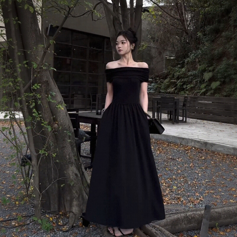 Black Off-Shoulder Dress for Women, Summer 2026 New Style, French Style, Elegant, Sexy, Waist-Cinching, Slimming, Off-Shoulder Long Dress
