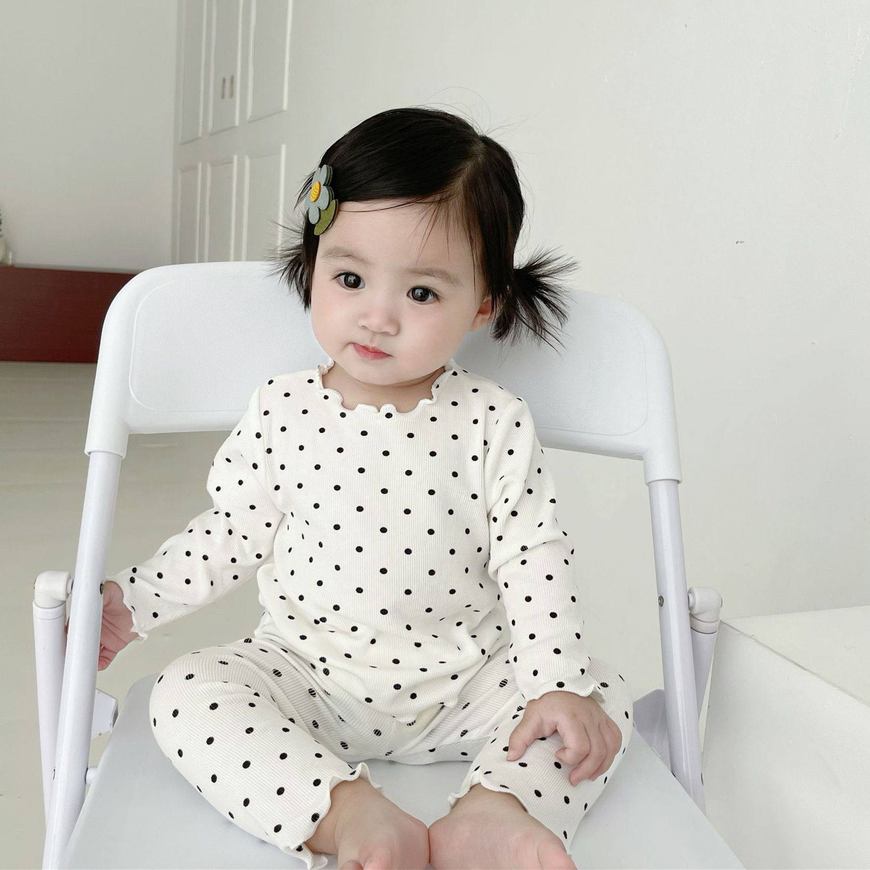 Korean version Baby Chun Qiuins Baby Home Clothing Broken Flowers Long Sleeves Blouse Pants Suit Autumn Clothing Children can be worn outside