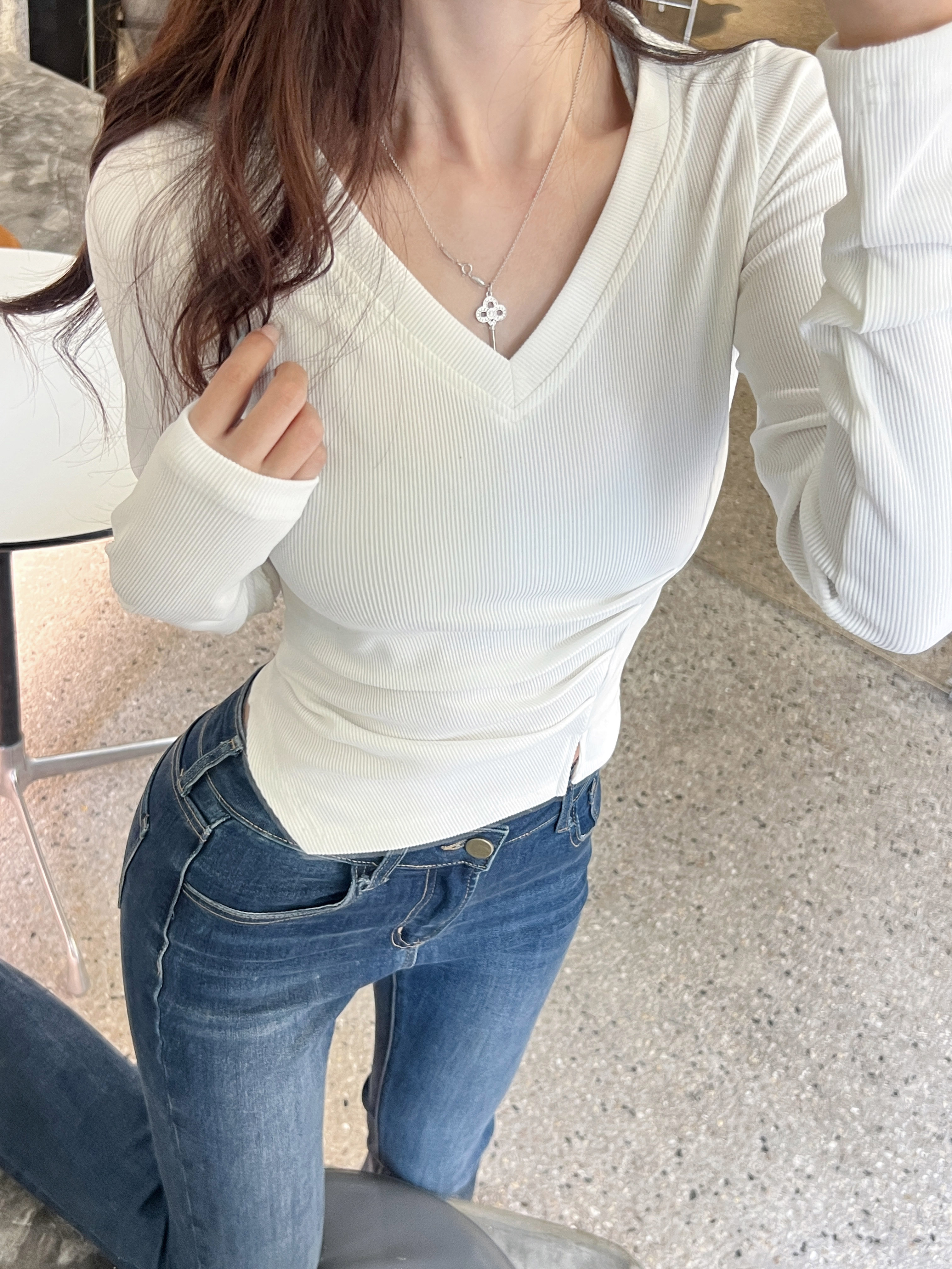 黑色辣妹V领长袖打底衫女春秋季不规则开叉显瘦打底T恤女白色上衣详情3
