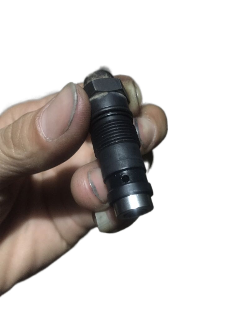 JMC Transit Europe three oil return valve