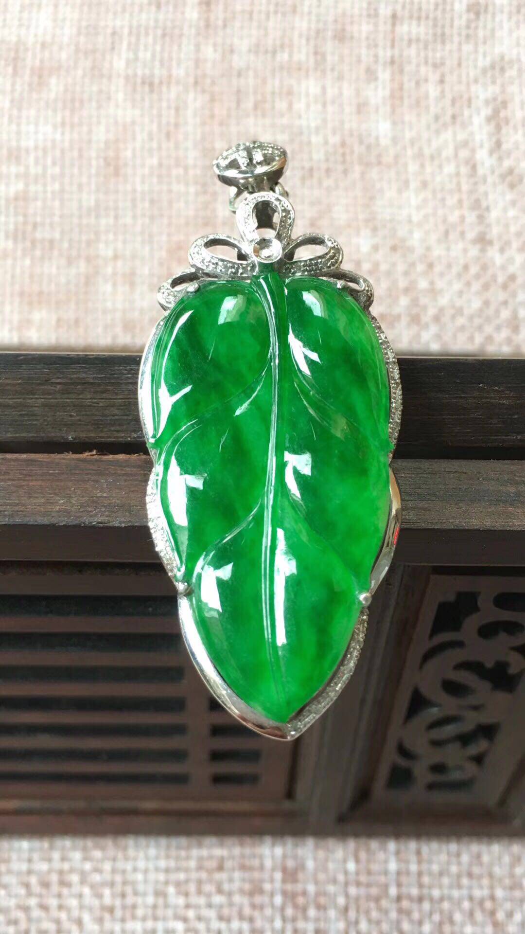 Minke Emerald Jade Ware 18K Gold Inlaid Ice Yang Green Full Green Leaves Pendant Female Natural A Goods Emerald Belt Certificate