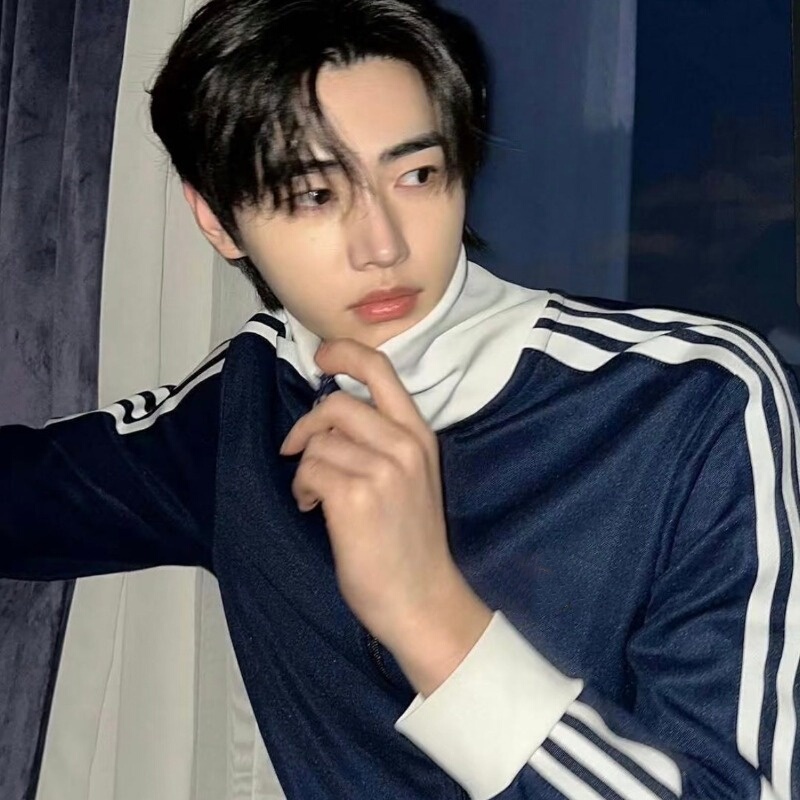 Korean-Style Jennie-Inspired Jacket for Women, Early Autumn Korean K-Pop School Uniform Casual Sports Wear Top for Men Korean-Style Jennie-Inspired Jacket for Women, Early Autumn Korean K-Pop School Uniform Casual Sports Wear Top for Men