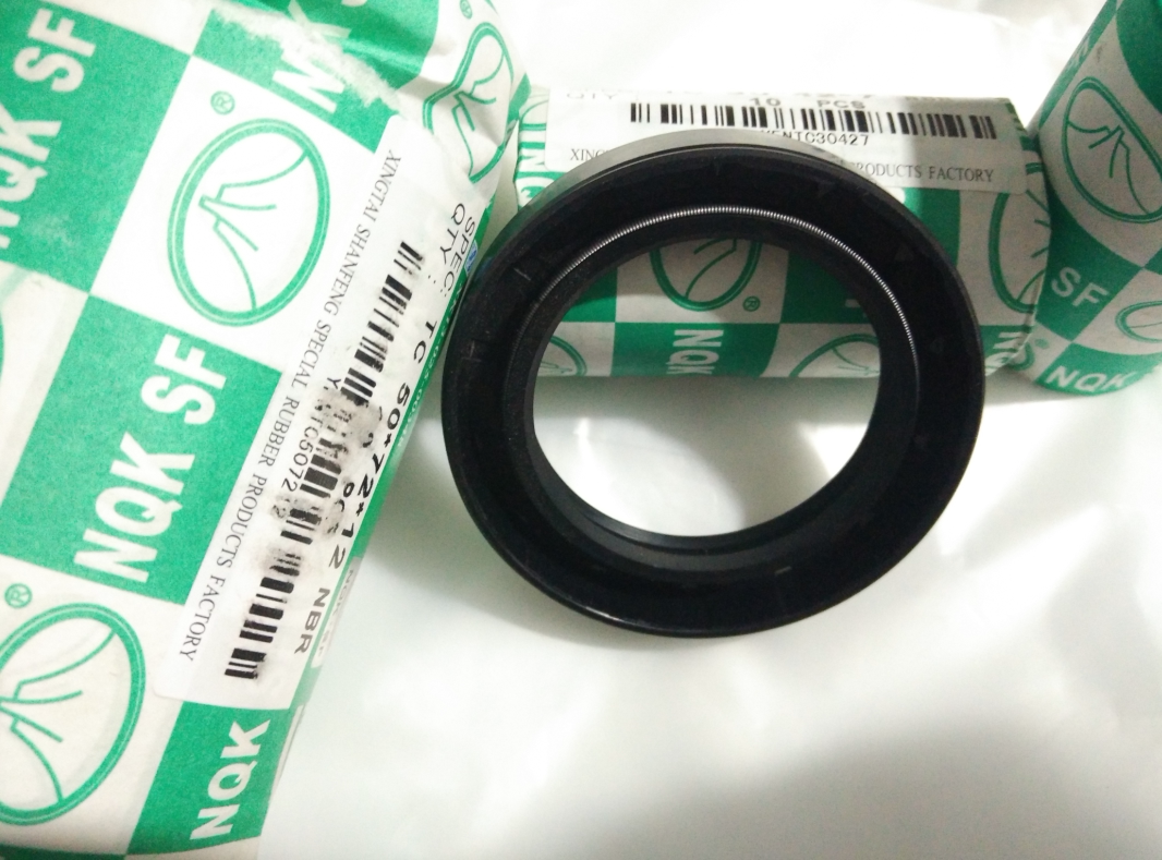 NQK oil seal inner diameter 15 outer diameter 36 high 7 sealing ring bearing cylinder