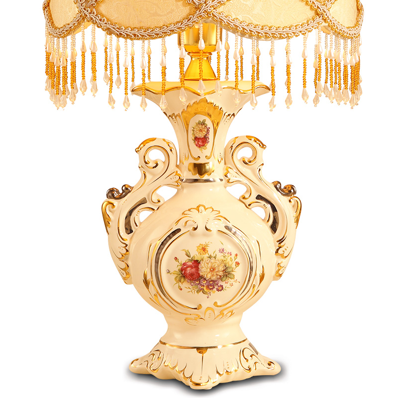 Vatican Sally 's key-2 luxury European - style desk lamp of bedroom the head of a bed to restore ancient ways of rural ceramic lamps and lanterns lighting wedding housewarming gift