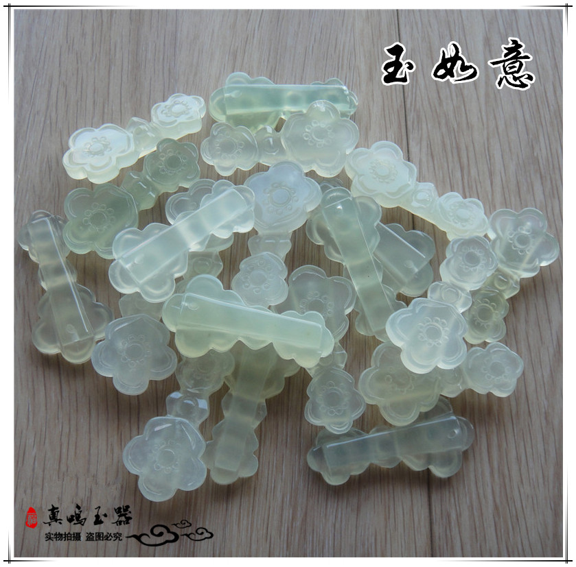 Natural jade boutique jade small swing piece with a pendant hanging rope