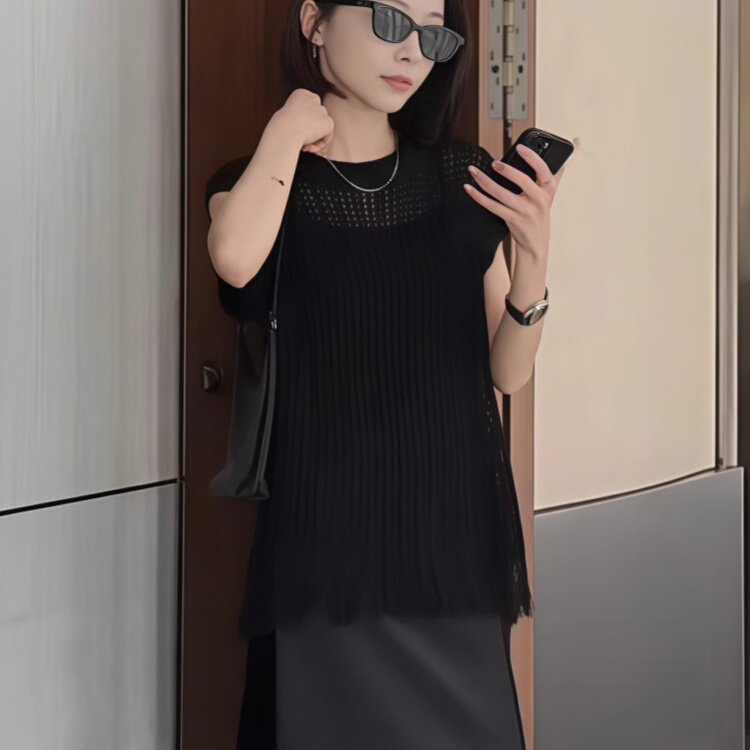Black Hollow-Out Sleeveless Ice Silk Knit Top for Women 2026 New Summer Loose Slimming Tassel Hem Cover-Up Blouse
