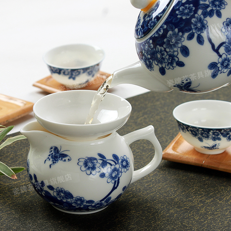 Blue and white porcelain tea set suit household ceramics of a complete set of kung fu tea teapot teacup tureen tea pot of recent