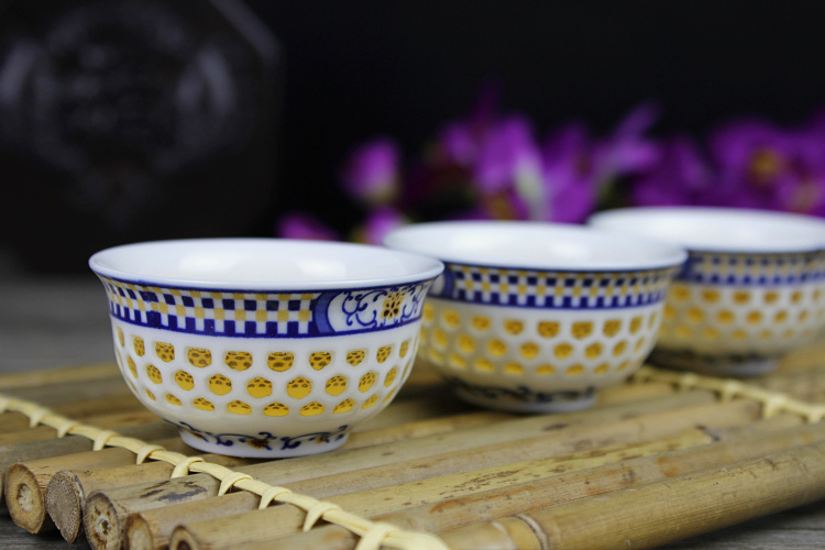 Màu xanh và trắng sứ nhỏ rỗng Linglong bộ trà gốm tổ ong bao gồm bát trà bộ hoàn chỉnh của bộ trà Kung Fu nhà bộ ấm trà đẹp