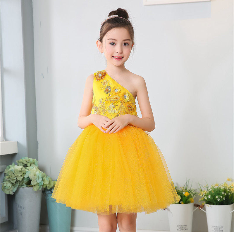 2018 61 new inclined shoulder princess fluffy skirt girl yellow baby yellow baby birthday gown chorus lead singer