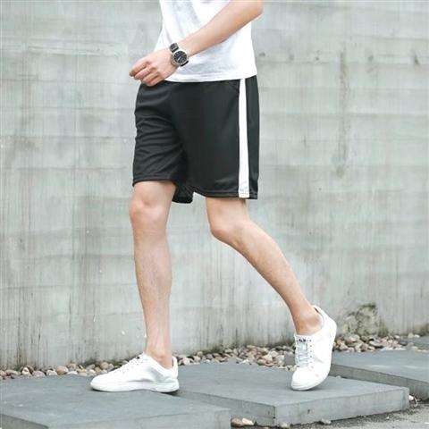 Phong cách Hồng Kông mùa hè mới hoang dã quần short nam giản dị Phiên bản Hàn Quốc quần sọc lỏng 5 quần 9,9 nhân dân tệ quan dui nam